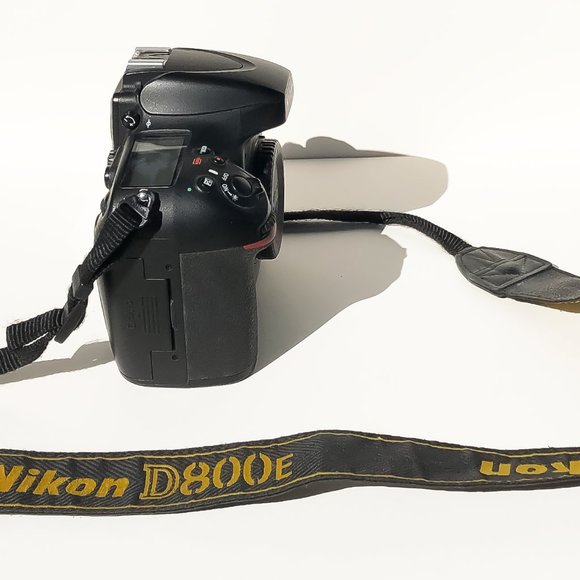 Nikon 800E Full-Frame Professional DSLR Camera - Picture 6 of 9